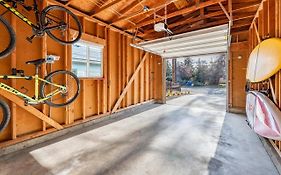 Mid Century Modern Boise-River Bungalow W/ Hot Tub