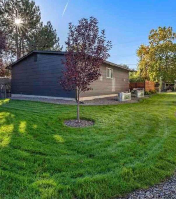Mid Century Modern Boise-River Bungalow W/ Hot Tub Exterior photo